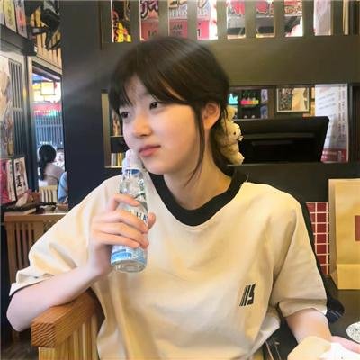 蜜桃女孩